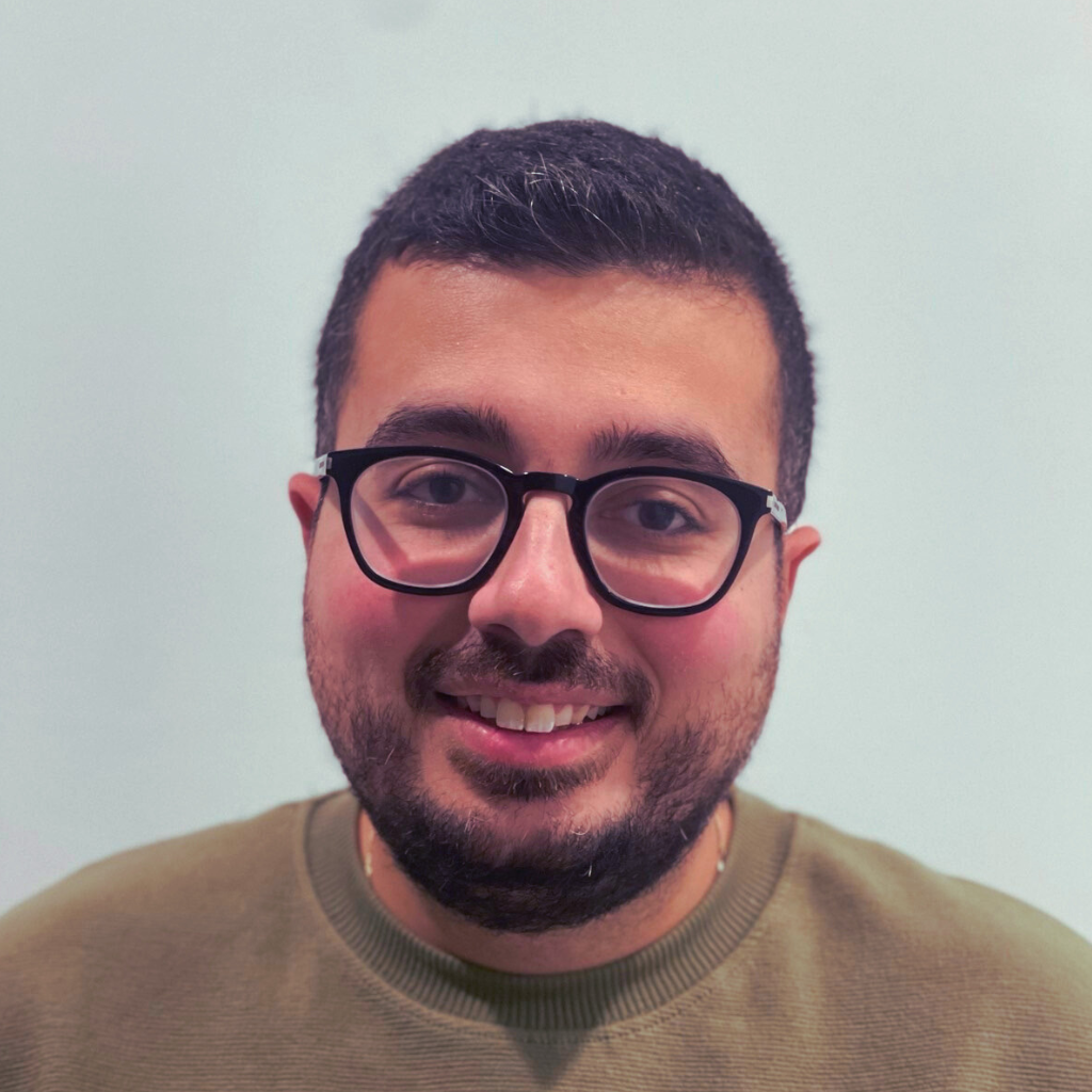 Image of Ramez Antoun, kind looking dietitian who is smiling and wearing dark-rimmed glasses.